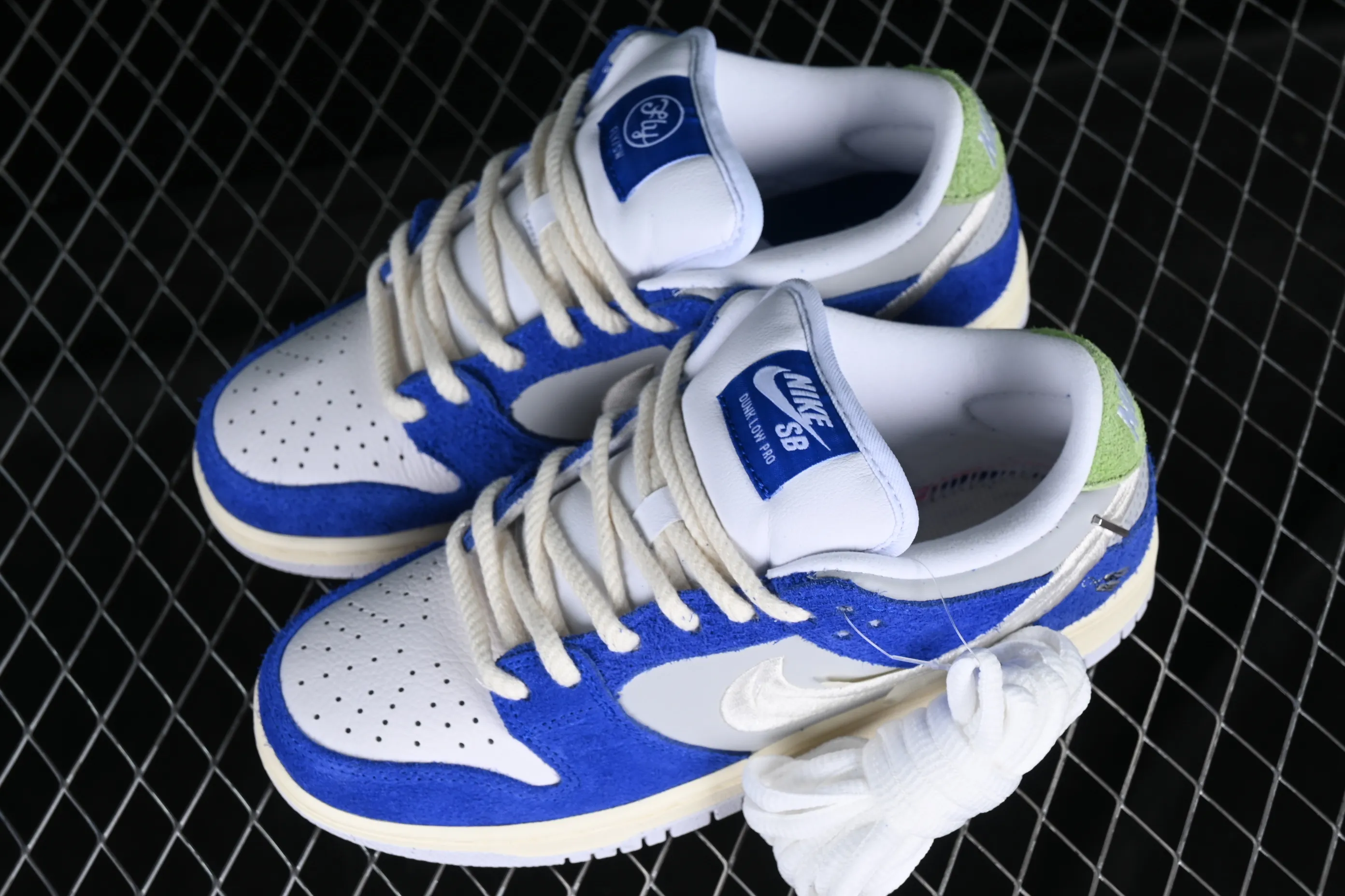 All categories Nk SB Dunk series Nk SB Dunk Low low-top sneakers F version Fly Streetwear x Nk SB Dunk Low joint model SB dunk series low-top casual sports skateboard shoes DQ5130-400